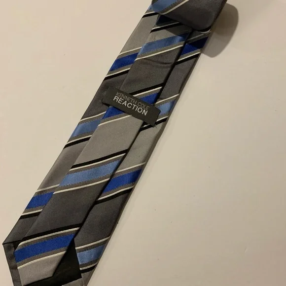 Kenneth Cole Reaction tie - Picture 2 of 2